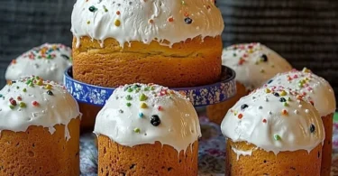 Authentiischer Kulitsch, traditionelles russisches Ostergebäck