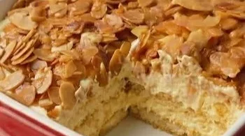 Bienenstich Tiramisu - ein leckeres Dessert mit Honig, Mandeln und Kaffee.