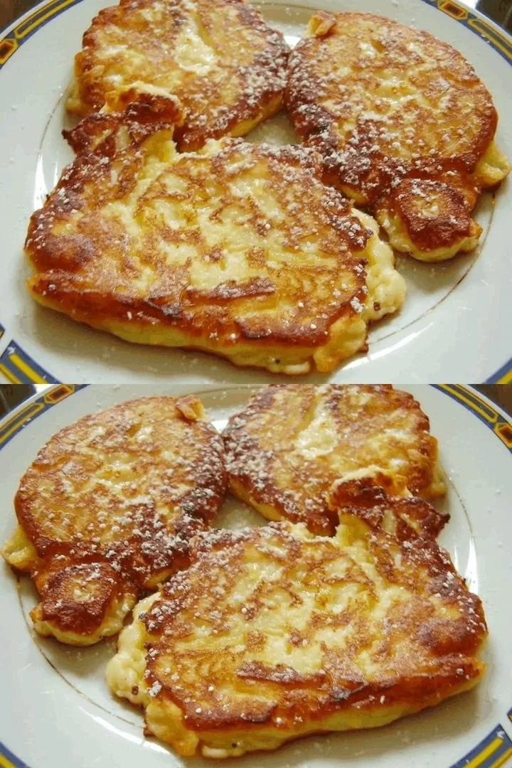 Fluffige Apfel-Pfannkuchen mit Quark auf einem Teller serviert