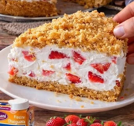 Erdbeerkuchen ohne Backen mit frischen Erdbeeren