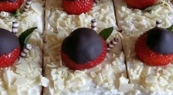 Frau Holle Kuchen - saftiger Kuchen mit überliegenden Äpfeln und Zimt