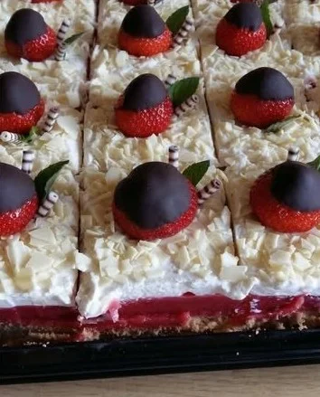 Frau Holle Kuchen - saftiger Kuchen mit überliegenden Äpfeln und Zimt