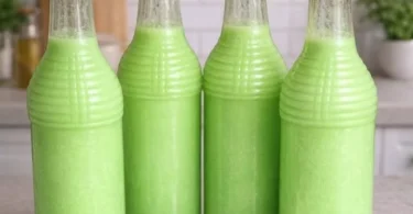 Nahaufnahme von Froschkotze in der Natur