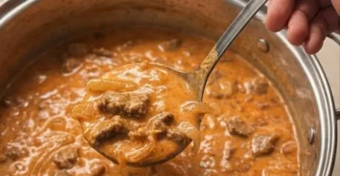 Ein verbreitetes Rezept für Hexensuppe in einem zauberhaften Kochbuch.