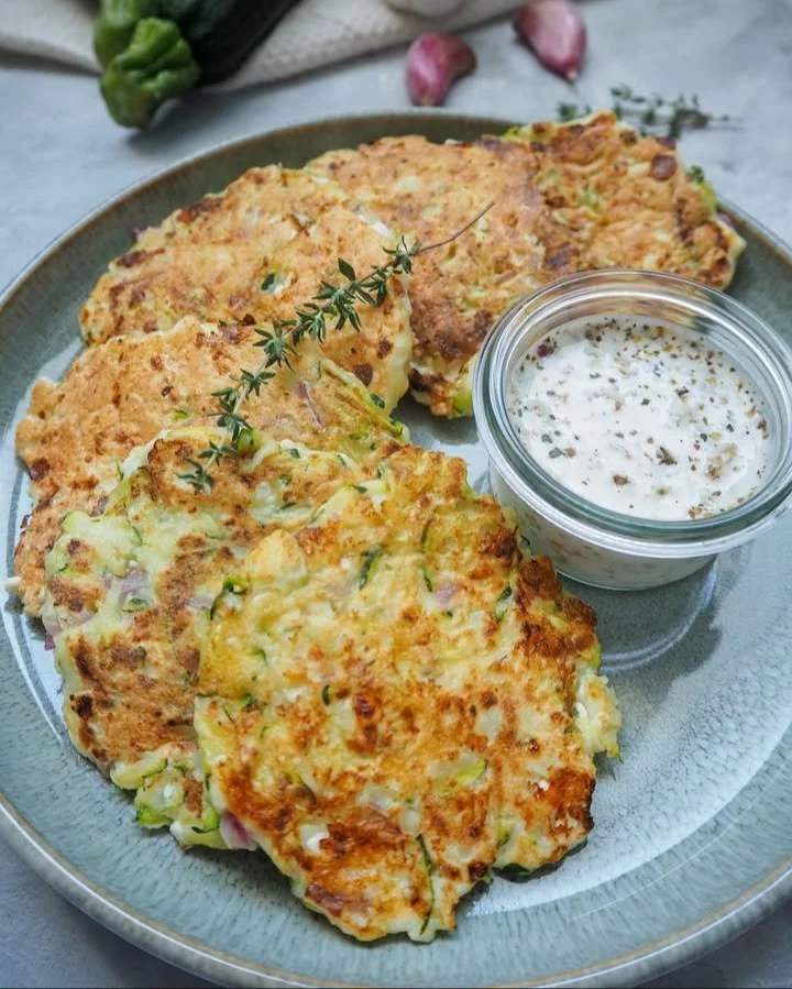 Hüttenkäse Puffer mit Zucchini