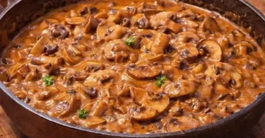 Hausgemachte Jägersauce zum Verfeinern von Fleischgerichten