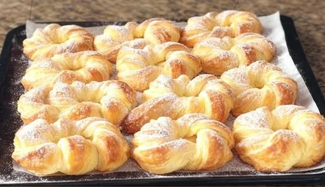 Quark-Kreationen mit Blätterteig