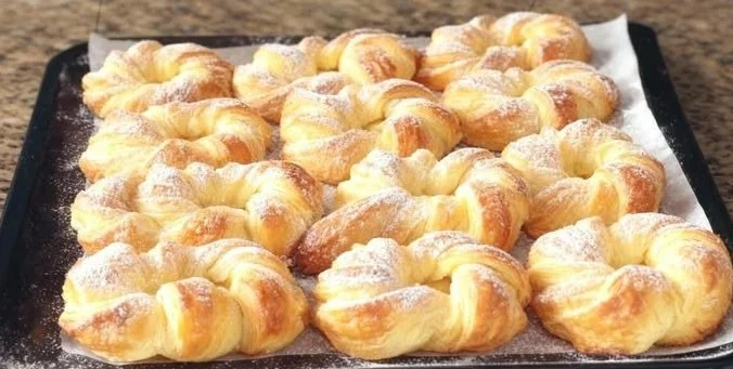 Quark puff pastry pockets