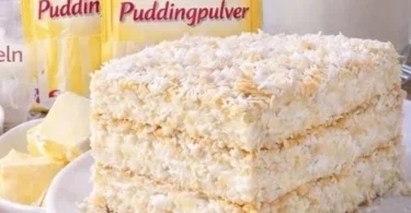 Raffaello Kuchen ohne Backen mit Kokos und Sahne.