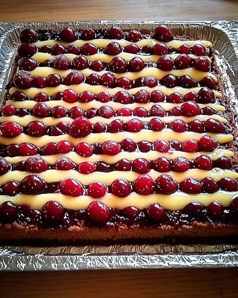 Sauer-Kirsche-Vanille-Schnitten Großmutters Blechkuchen