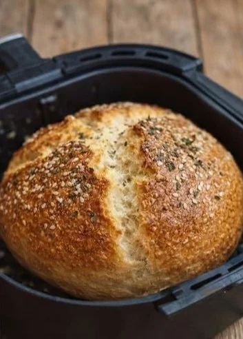 Schnelles Airfryer-Brot frisch aus der Heißluftfritteuse