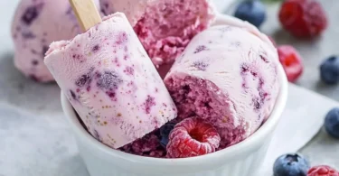 Schüssel mit traumhaftem Low Carb Eis, lecker und gesund