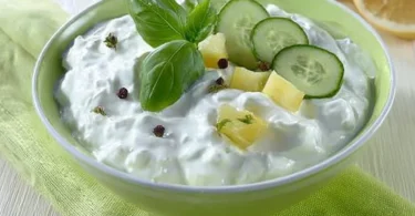Hausgemachtes Tzatziki-Rezept inspiriert von kretischer Tradition