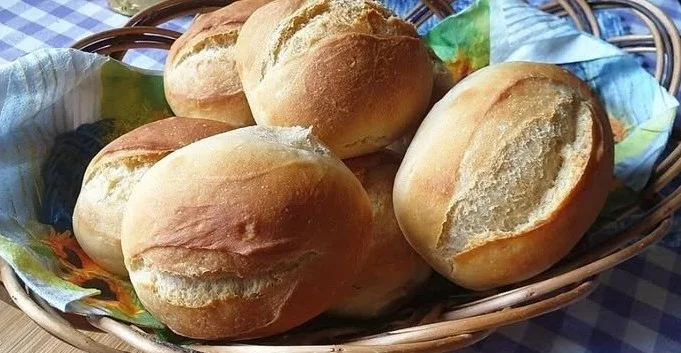 Übernacht-Brötchen aus der DDR – knusprig & einfach