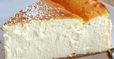 Ultracremiger Quarkkuchen mit frischem Obst und sahniger Textur