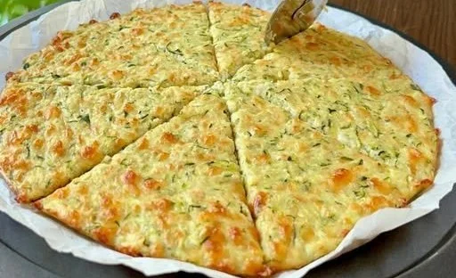 Zucchini Haferflocken Pizza