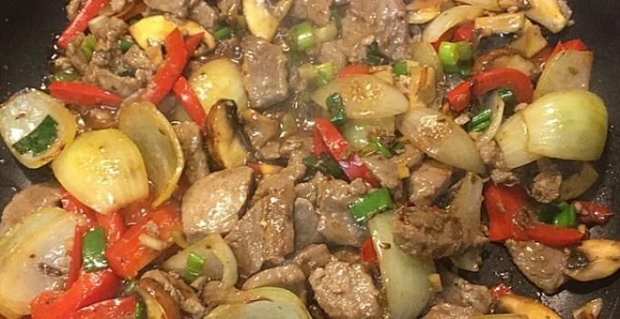 Chinesisches Rindfleisch mit Gemüse