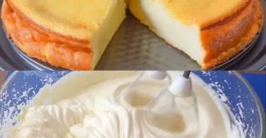 Fantastischer Käsekuchen ohne Schnickschnack auf einem Teller serviert