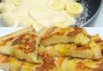 Gesunde Fitness-Pfannkuchen auf einem Teller serviert, ideal für eine proteinreiche Ernährung.