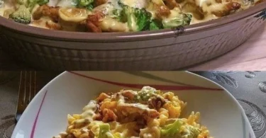Leckerer Gyrosauflauf mit saftigem Fleisch und Gemüse gebacken
