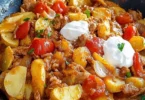 Köstliche Kartoffel-Paprika-Pfanne mit Hackfleisch und Crème fraîche