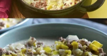 Schüssel mit Lauch Hackfleisch Suppe, lecker und sättigend.
