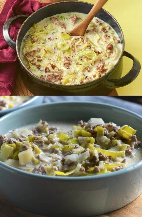 Schüssel mit Lauch Hackfleisch Suppe, lecker und sättigend.