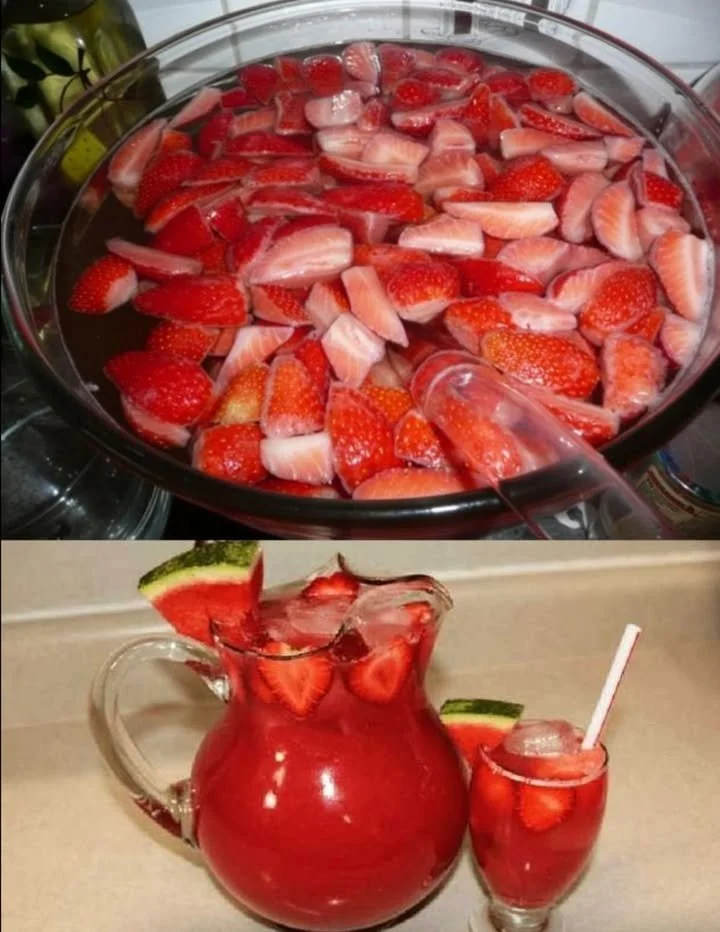 Erfrischender Melonen-Erdbeeren-Punsch in einem Glas auf einem Tisch