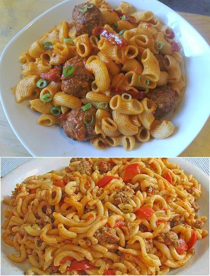 Pasta mit Cevapcici und Ajvar auf einem Teller serviert