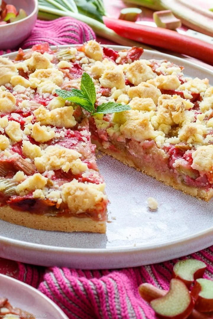 Rhabarberkuchen mit Streuseln