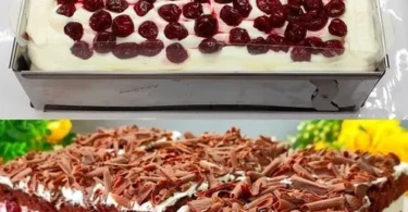 Schwarzwälder Kirschtorte mit Kirschen und Sahne in einer eleganten Präsentation
