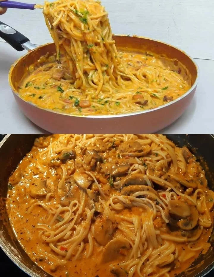 Spaghetti mit Champignons und Parmesan auf einem Teller garniert