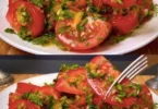 Hausgemachte Tomatensauce mit frischen Zutaten und Gewürzen