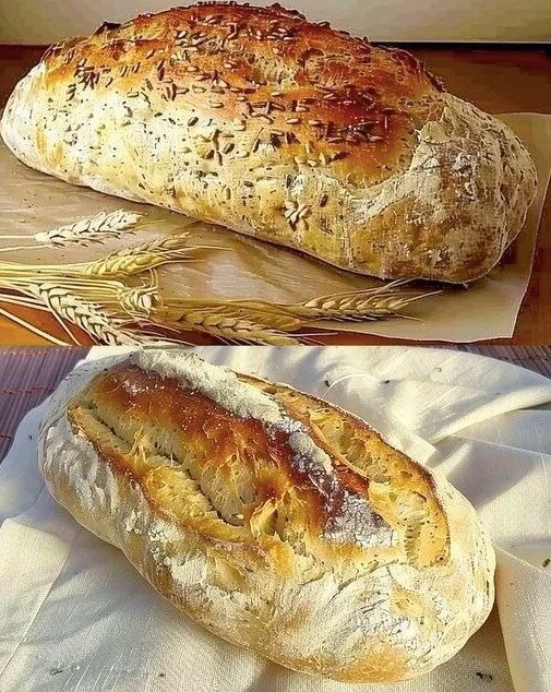 Leckeres Zwiebelbrot ohne Hefe auf einem Holztisch serviert.