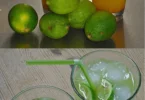 Erfrischender alkoholfreier Caipi a la Dready mit Limetten und Zuckerrohrsaft.