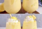 Delikater Bananen-Kokos-Pudding serviert in einer Schüssel