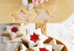 Köstliche Eierlikörplätzchen auf einem schönen Teller