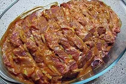 Gewürzter Schweinekragen zubereitet auf dem Grill
