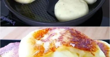Käse-Kartoffelpuffer mit goldbrauner Kruste auf einem Teller serviert