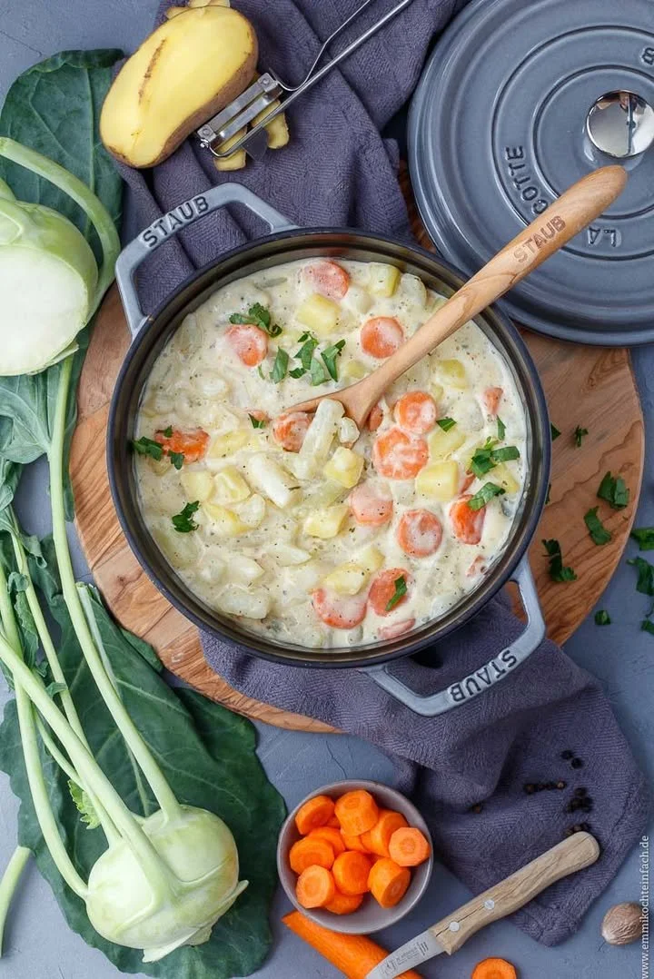 Kohlrabi vegetable dish with potatoes and carrots