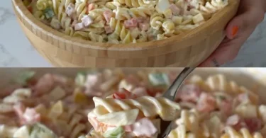 Pasta-Salat mit Gürkchen und Erbsen in einer bunten Schüssel