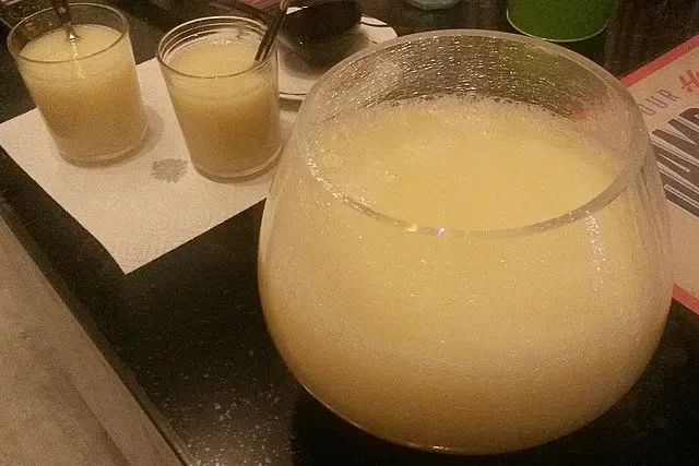 Erfrischende Pina Colada Bowle für Partys und Sommerfeste