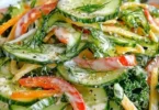 Leckerer und gesunder Gurkensalat für eine schlanke Figur