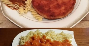 Schnitzel mit Fleischwurst und Tomatensauce auf einem Teller