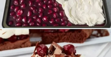 Schwarzwälder Kirschtorte vom Blech mit Kirschen und Schlagsahne