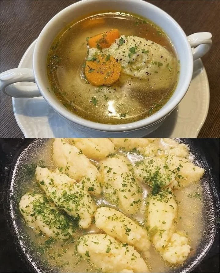 Hausgemachte Semmelknödel auf einem weißen Teller serviert.