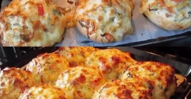 Überbackene Brötchen mit Hackfleisch, frisch aus dem Ofen.