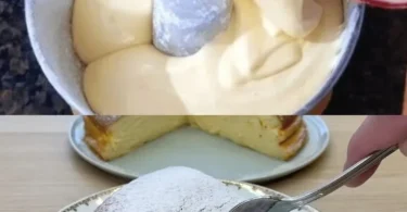 Ultracremiger Joghurtkuchen ohne Mehl auf einem Teller dekoriert mit frischen Beeren.