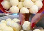 Leckere Weihnachts Raffaellos in festlicher Verpackung