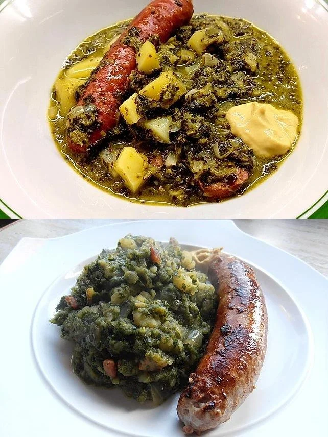 Schüssel mit Großmutters Grünkohlsuppe, herzhaft und nahrhaft, ideal für den Winter
